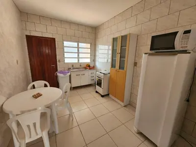 A cozinha ou kitchenette de Apto 2 quartos confortável - 0410