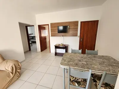 Uma televisão e/ou sistema de entretenimento em Apto 2 quartos confortável - 0410
