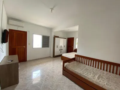 Uma televisão e/ou sistema de entretenimento em Praia de Palmas Loft a 150m da Praia - 0411