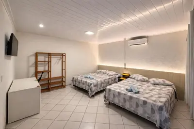 Uma cama ou camas num quarto em Kit Net Meia Praia Itapema - SC