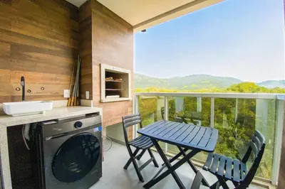 Uma vista geral da montanha ou uma vista da montanha a partir do apartamento