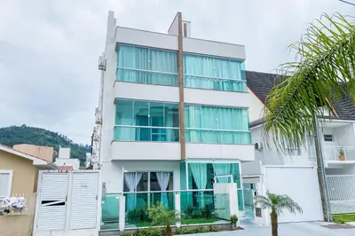 O edifício onde o apartamento está situado