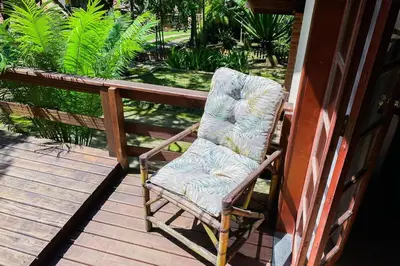 Um jardim no exterior de Casa há 200 metros do Mar em Condomínio - 0422
