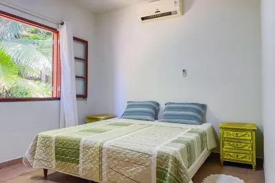 Uma cama ou camas num quarto em Casa há 200 metros do Mar em Condomínio - 0422