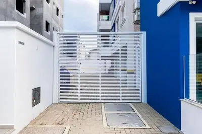 A planta de Apto confortável há poucos metros da praia - 0423