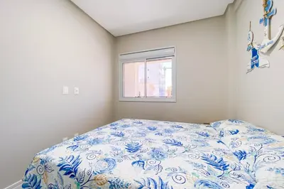 Uma cama ou camas num quarto em Apto novo há poucos metros do mar em Palmas - 0424