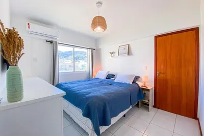 Uma cama ou camas num quarto em Apto 2 Dorm sendo 1 suíte - 0428