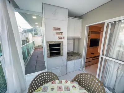 A cozinha ou kitchenette de Apto térreo com 02 quartos na Praia de Palmas - 0434