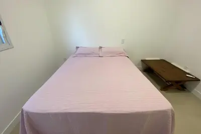 Uma cama ou camas num quarto em Amplo apartamento de 3 quartos à 350m do mar - 0444