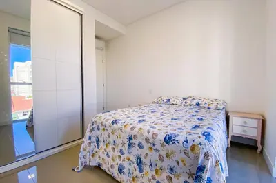 Uma cama ou camas num quarto em Amplo apartamento de 3 quartos à 350m do mar - 0444