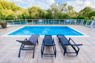 A piscina em ou perto de Praia Palmas - Apto com Piscina a 500m do Mar - 0445