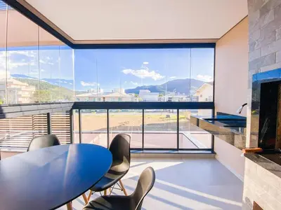 Uma vista geral da montanha ou uma vista da montanha a partir do apartamento
