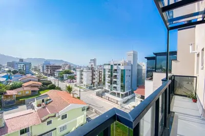 Uma vista geral da montanha ou uma vista da montanha a partir do apartamento