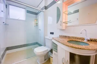 Uma casa de banho em Apto 2 Dorm próximo a praia - 0454