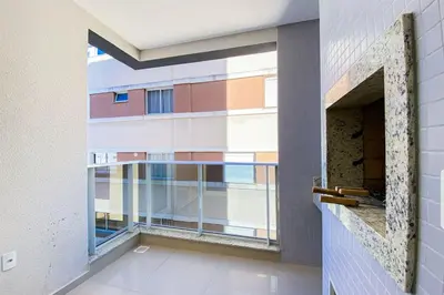 Uma varanda ou terraço em Apartamento há poucos metros da praia - 0459