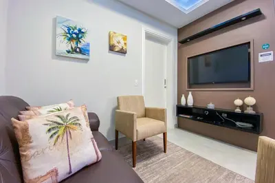 Uma televisão e/ou sistema de entretenimento em Praia de Palmas 300m do Mar com Conforto - 0460