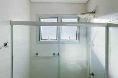Uma casa de banho em Amplo apartamento há poucos metros do mar - 0462