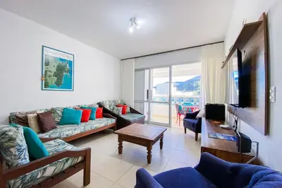Uma área de estar em Amplo apartamento há poucos metros do mar - 0462