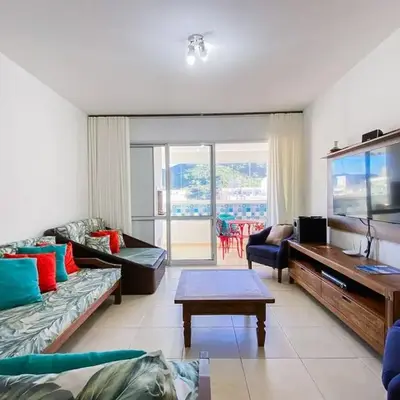 Amplo apartamento há poucos metros do mar - 0462
