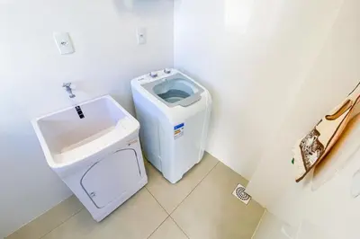 Uma casa de banho em Casa 850 metros do mar com Piscina Privativa - 0467