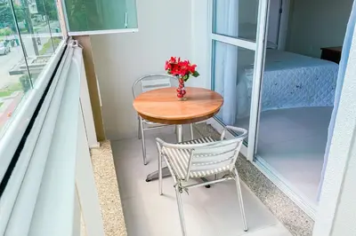 Uma varanda ou terraço em Curta a Praia de Palmas a 450m do mar! - 0323