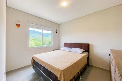 Uma cama ou camas num quarto em Praia de Palmas, 480 metros do mar - 0473
