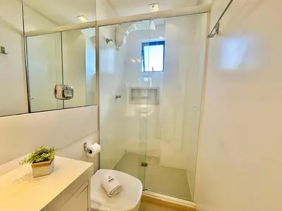 Uma casa de banho em Achei Itapema • Monte Carlo AP202, R.279