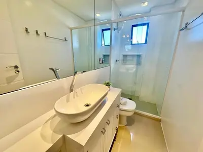 Uma casa de banho em Achei Itapema • Monte Carlo AP202, R.279