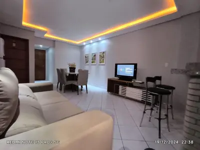 Uma televisão e/ou sistema de entretenimento em A una cuadra del mar en Meia Praia - Itapema sc