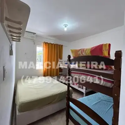 Casa no centro com piscina próximo a praia