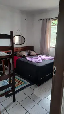 Uma cama ou camas num quarto em Suíte Nostalgia Ar refrigerado TV55