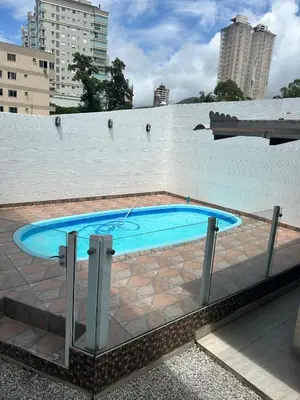 A piscina em ou perto de Casa com piscina