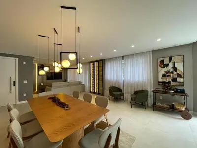 Uma área de estar em Vista Mar - 4 Suites em Itapema