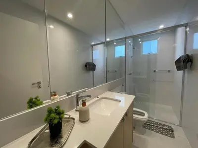 Uma casa de banho em Vista Mar - 4 Suites em Itapema