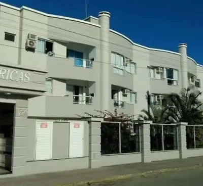 O edifício onde o apartamento está situado