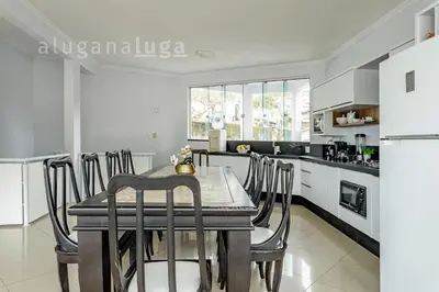 A cozinha ou kitchenette de Casa ampla a 100m da praia – Conforto e lazer
