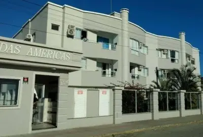 O edifício onde o apartamento está situado