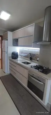 A cozinha ou kitchenette de Apartamento elegante perto do mar
