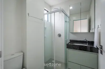 Uma casa de banho em Apto 2Q c/ varanda prox ao mar Itapema MTS1503