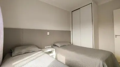 Uma cama ou camas num quarto em MDV-103 Encantador Dpto 80m de playa Canto Grande