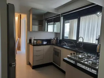 A cozinha ou kitchenette de Excelente apto próximo a praia