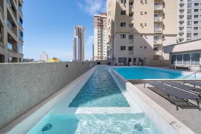 A piscina em ou perto de Achei Itapema • 1101B, Mirante das Oliveiras
