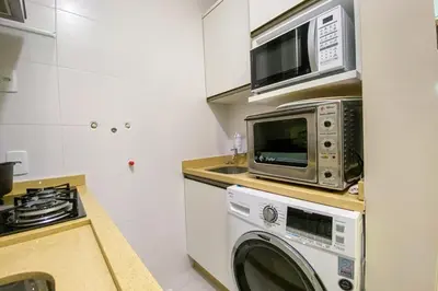 A cozinha ou kitchenette de Espaçoso Apt com 3 Quartos na Praia de Palmas 0322