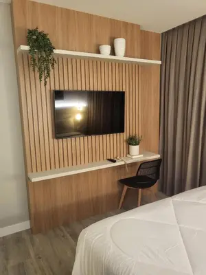 Uma televisão e/ou sistema de entretenimento em Flat Tower Infinity Meia Praia