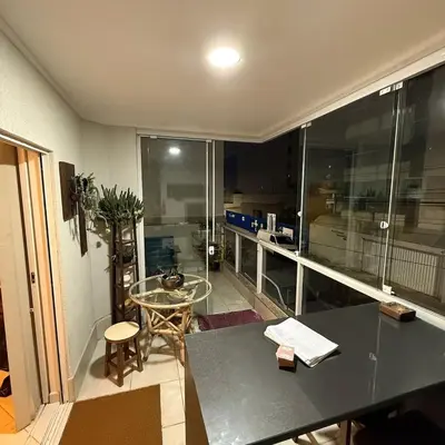 A planta de Amplo Apartmento proximo a Praia