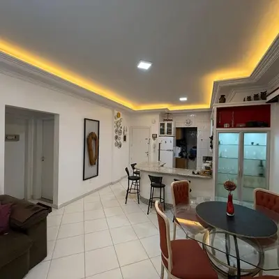 Uma área de estar em Amplo Apartmento proximo a Praia
