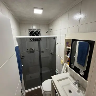 Uma casa de banho em Amplo Apartmento proximo a Praia