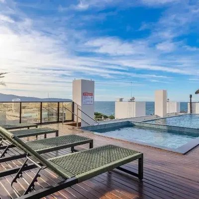 Elegância e Conforto em Suíte a 120 metros do Praia de Bombinhas