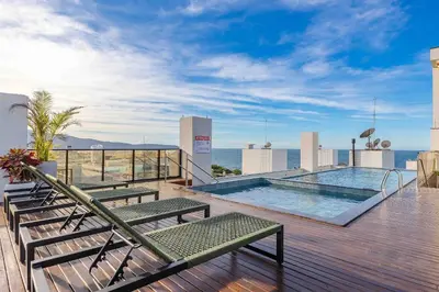A piscina em ou perto de Loft no coração da cidade 120m do mar