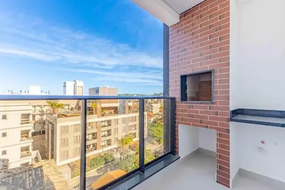 Uma televisão e/ou sistema de entretenimento em Loft no coração da cidade 120m do mar